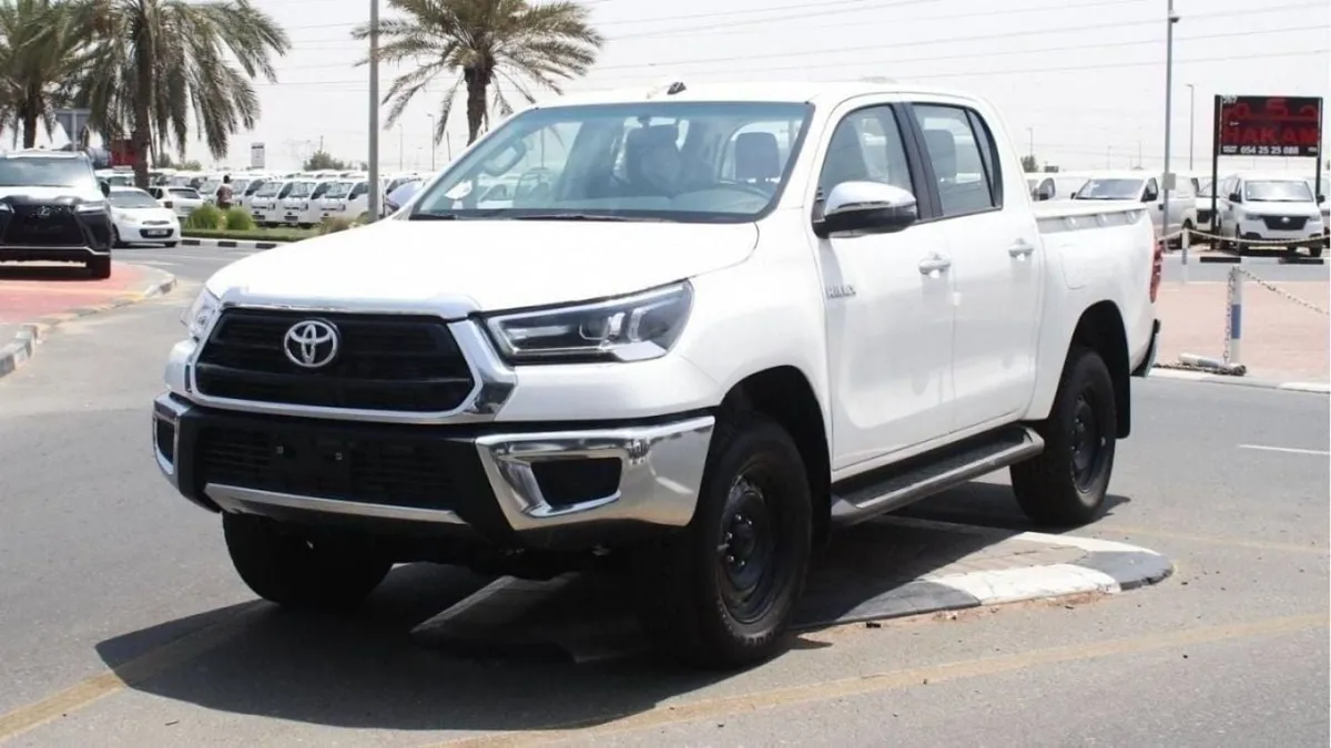 Toyota Hilux - фото 1