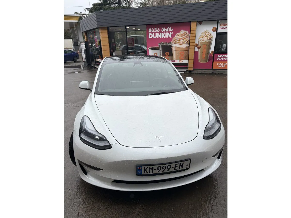 Tesla Model 3 - фото 1