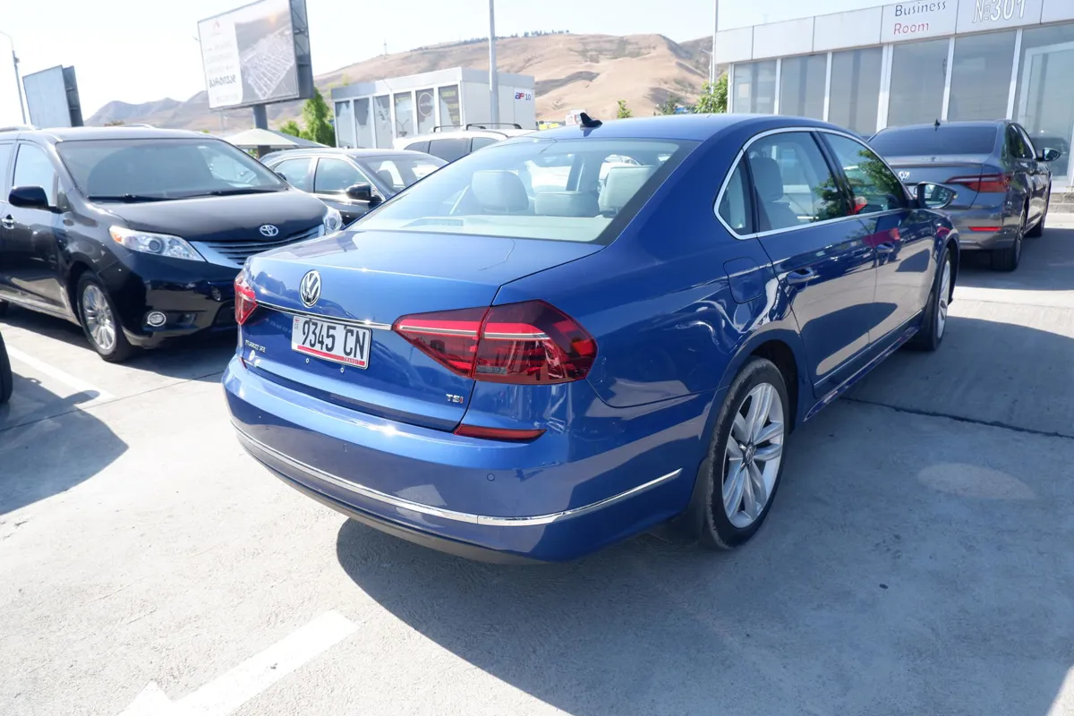 Volkswagen Passat - фото 1