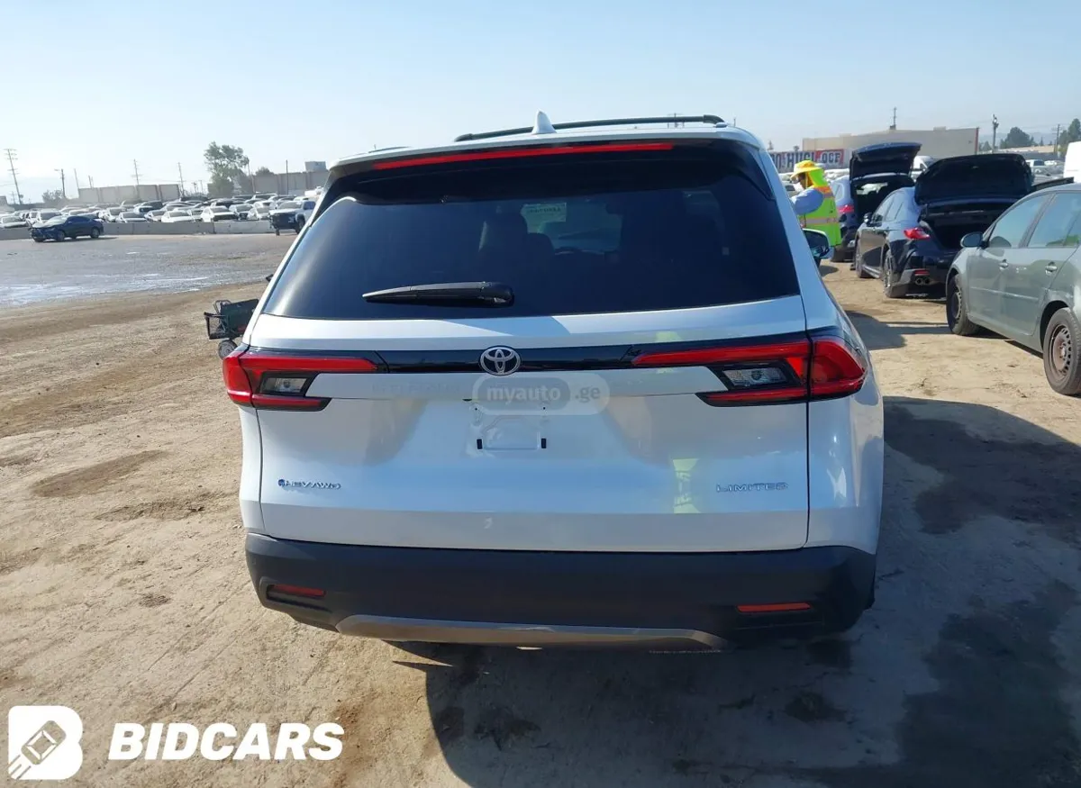 Toyota Grand Highlander - фото 1