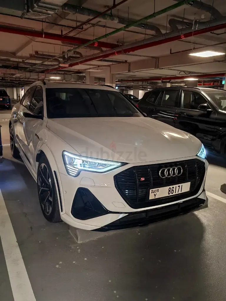 Audi e-tron - фото 1