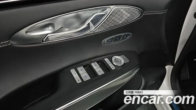 Genesis GV70 - фото 1