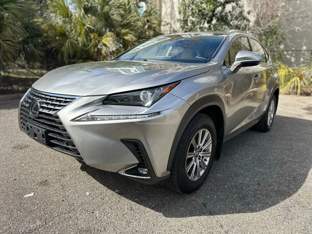 Lexus NX 300 - фото 1