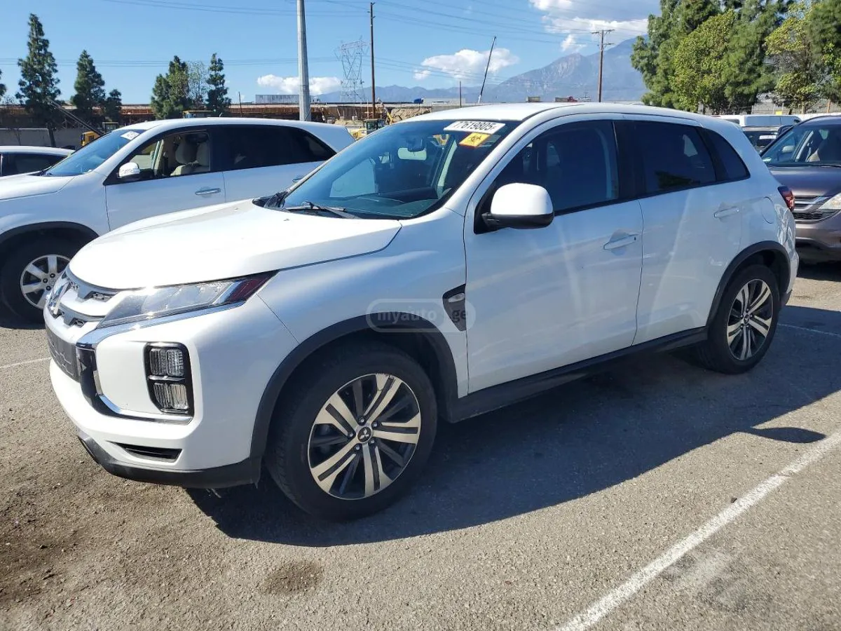 Mitsubishi Outlander - фото 1