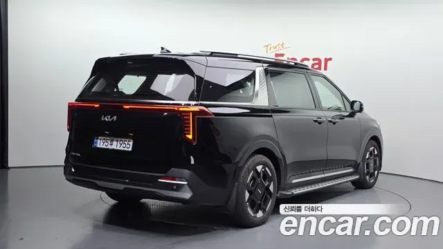 Kia Canival - фото 1