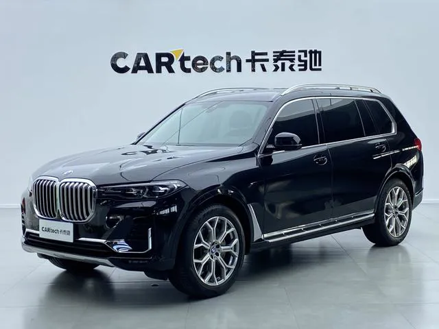 BMW X7 - фото 1