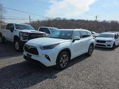 Toyota Highlander XLE - фото 1