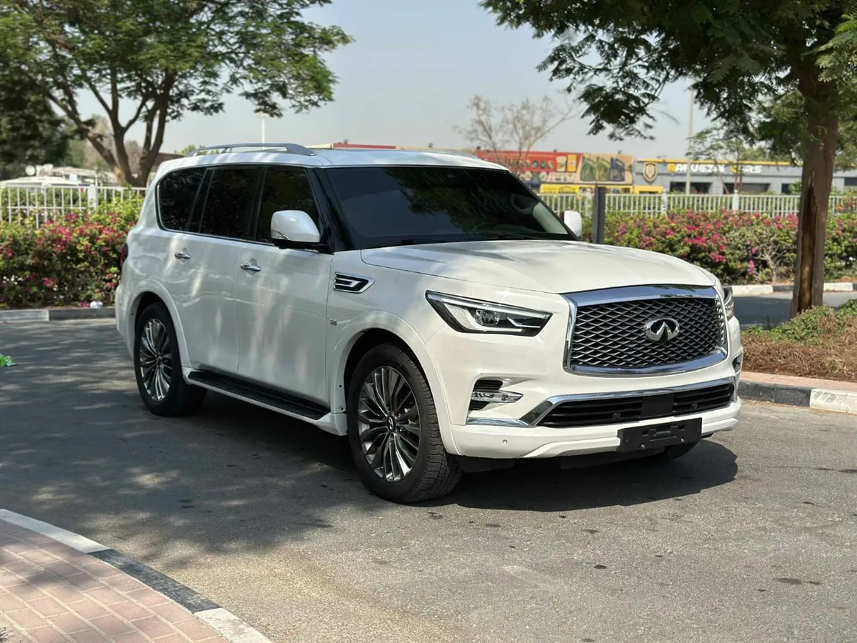 Infiniti QX80 - фото 1