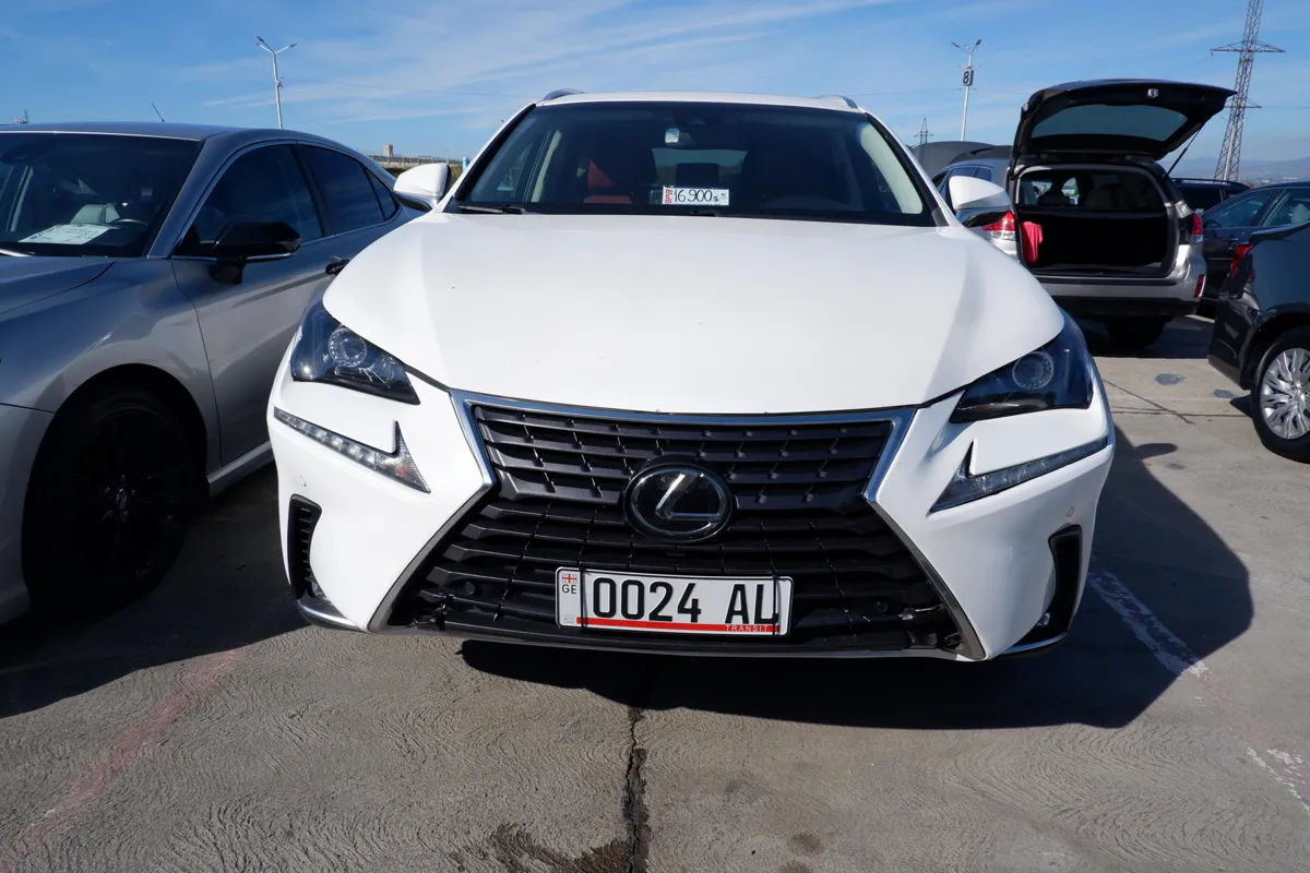 Lexus NX 200 - фото 1