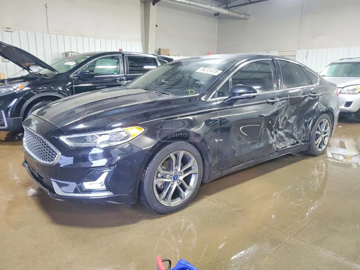 Ford Fusion - фото 1