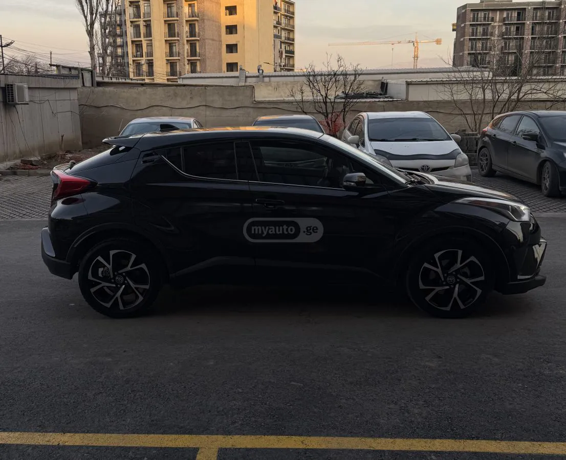 Toyota CHR - фото 1