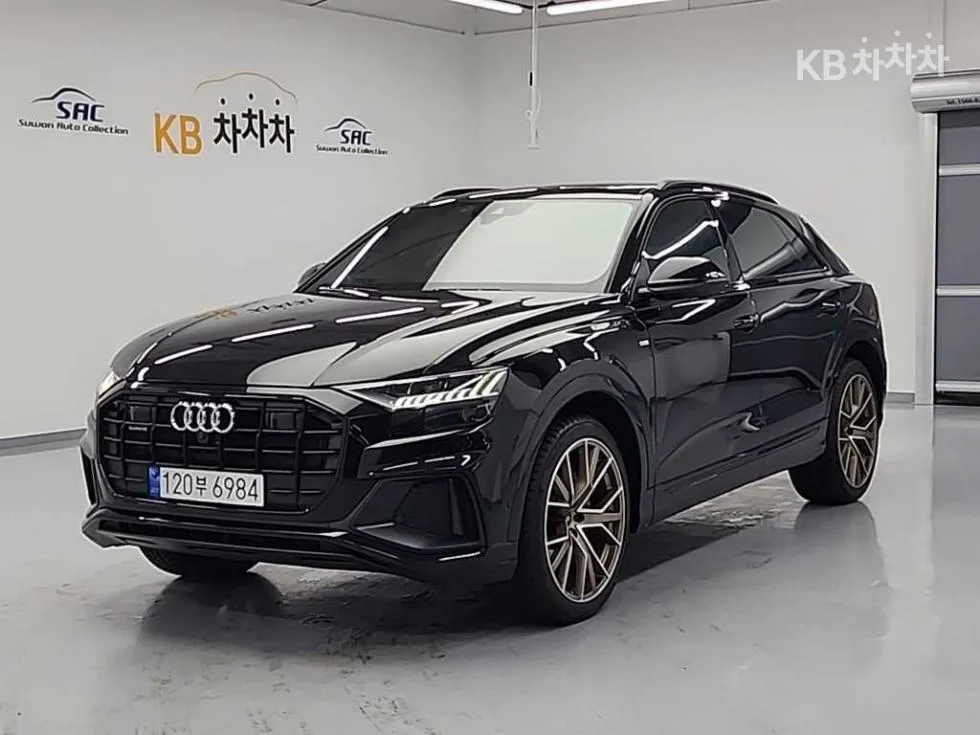 Audi Q8 3.0 50 TDI Quattro Premium - фото 1