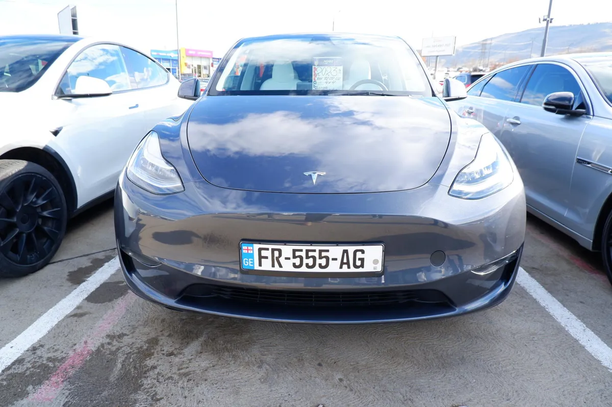 Tesla Model Y - фото 1