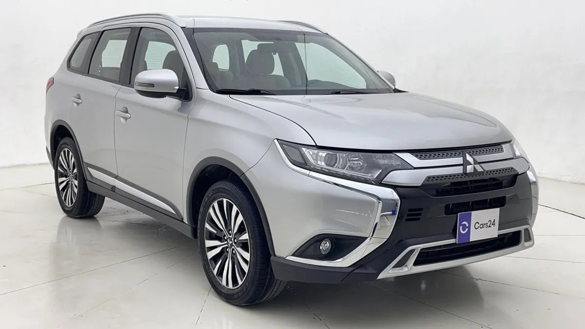 Mitsubishi Outlander - фото 1