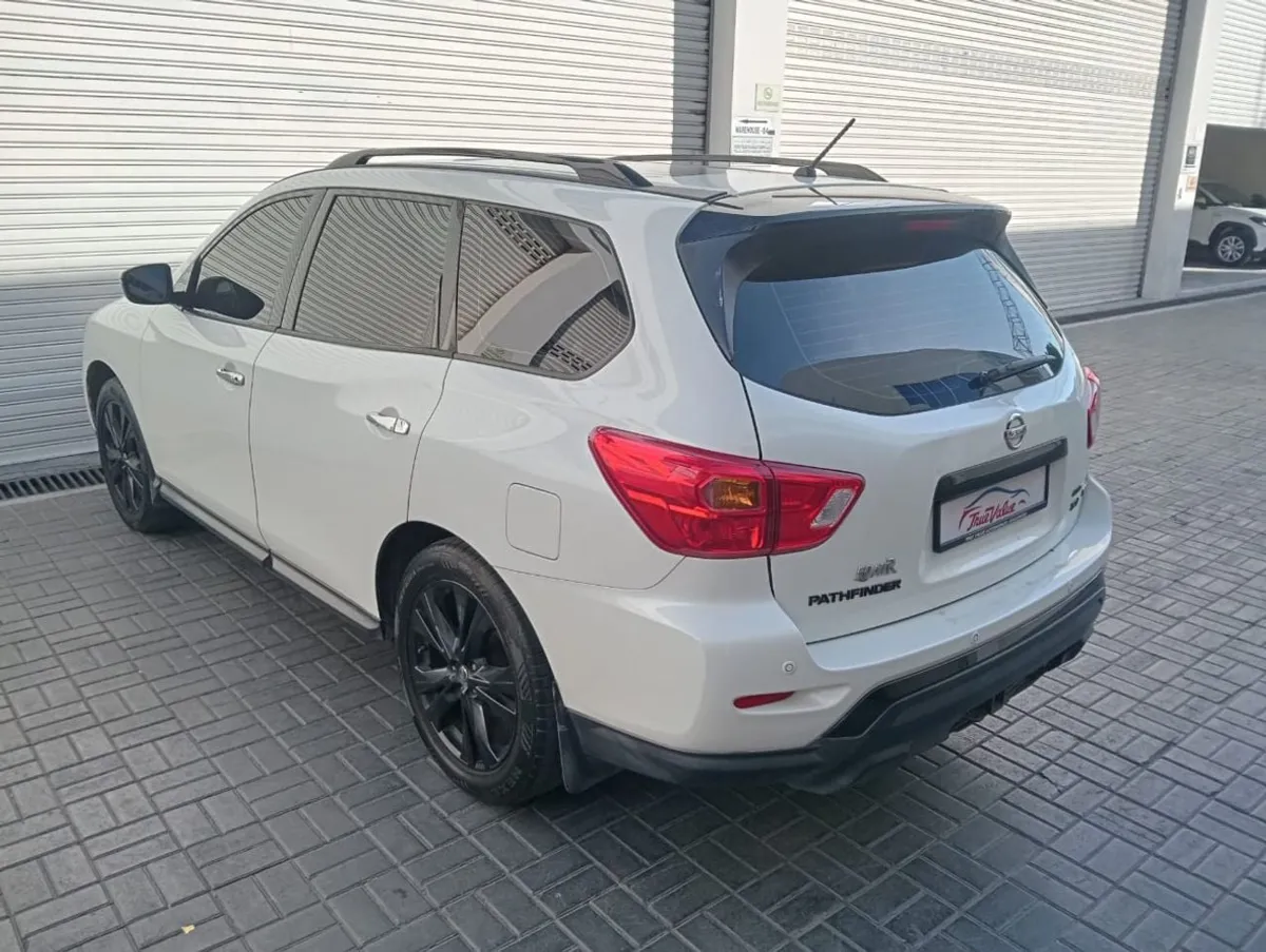 Nissan Pathfinder - фото 1