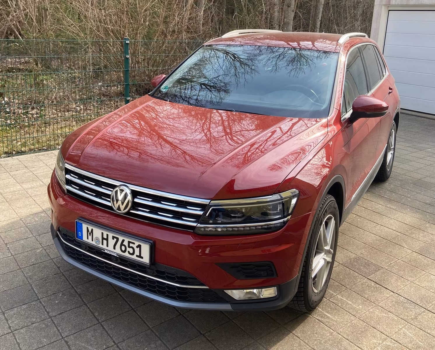 Volkswagen Tiguan - фото 1