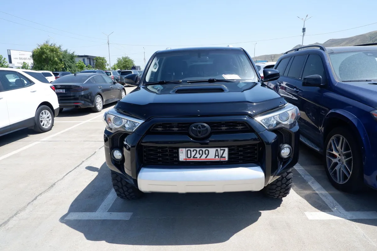 Toyota 4runner - фото 1
