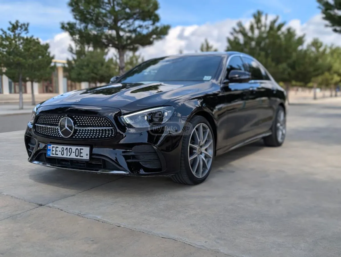 Mercedes-Benz E 400 - фото 1