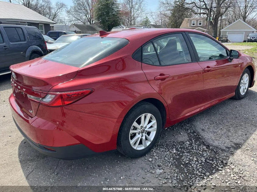 TOYOTA CAMRY LE - фото 1