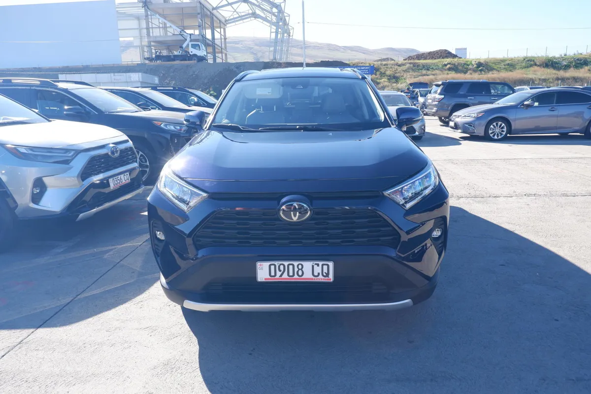 Toyota RAV 4 - фото 1