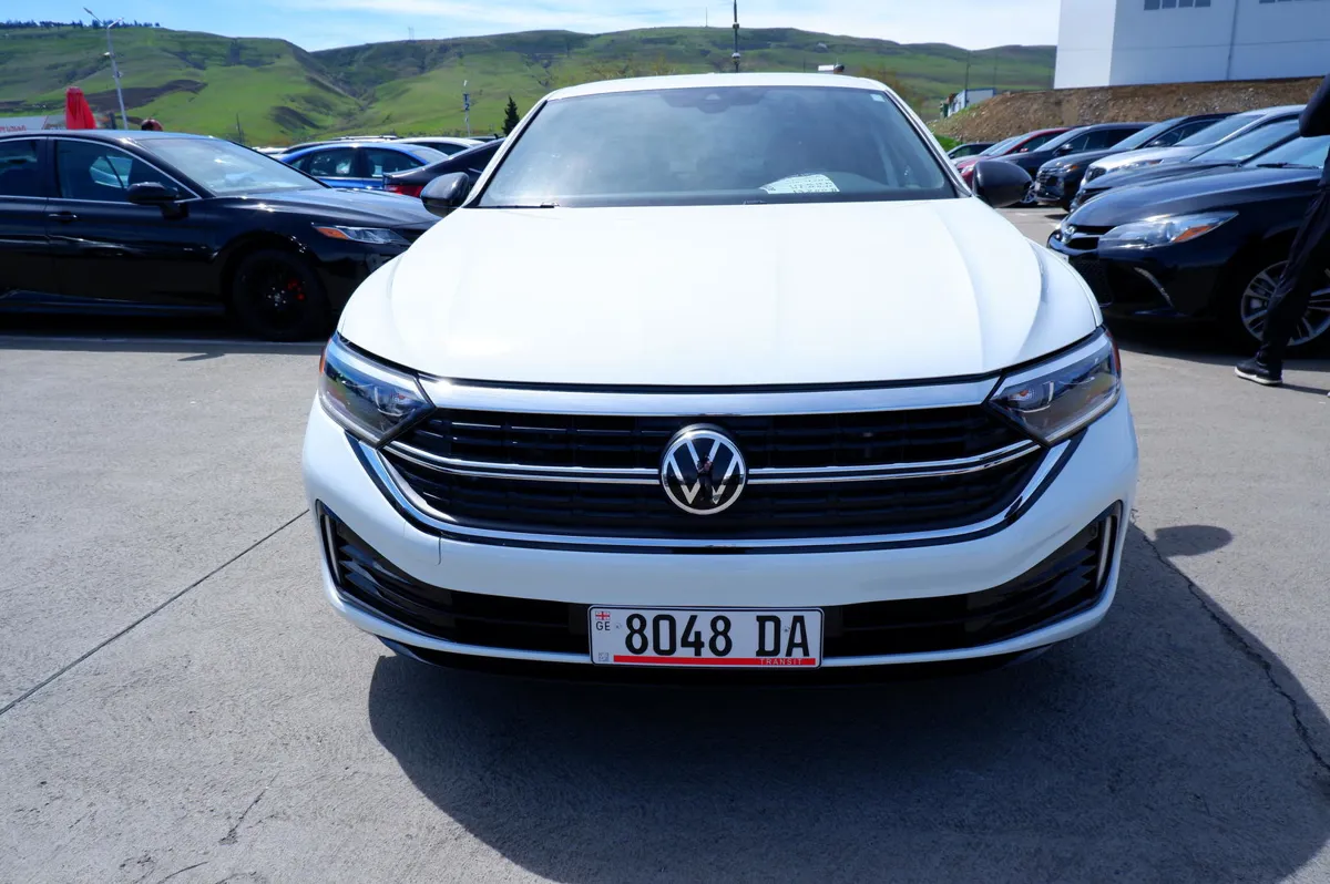 Volkswagen Jetta - фото 1