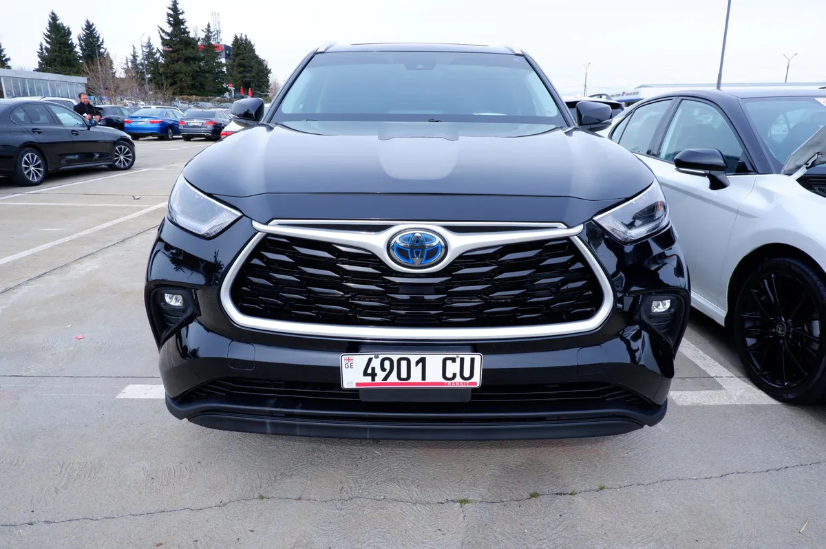Toyota Highlander - фото 1