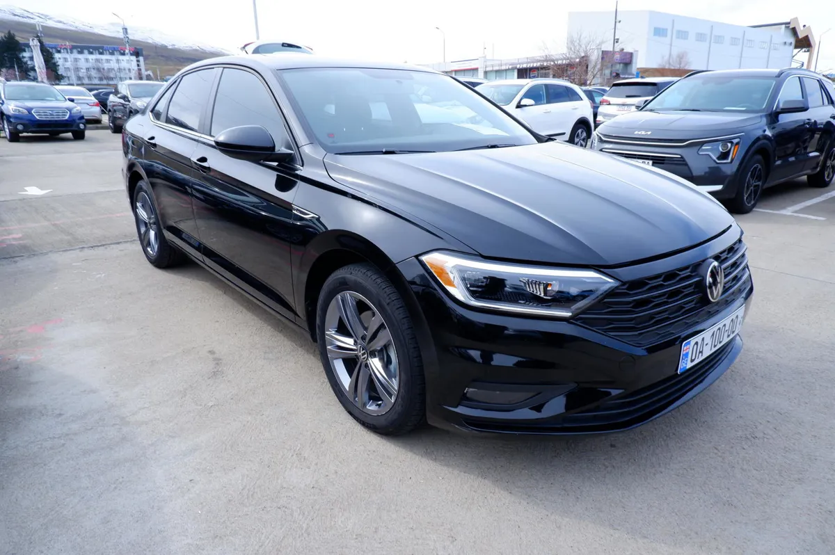 Volkswagen Jetta - фото 1