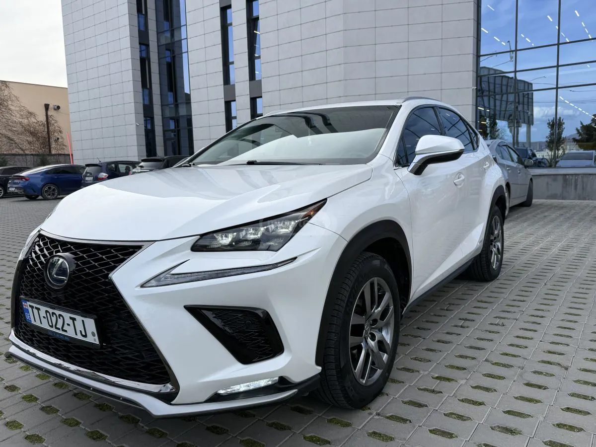 Lexus NX 300 - фото 1