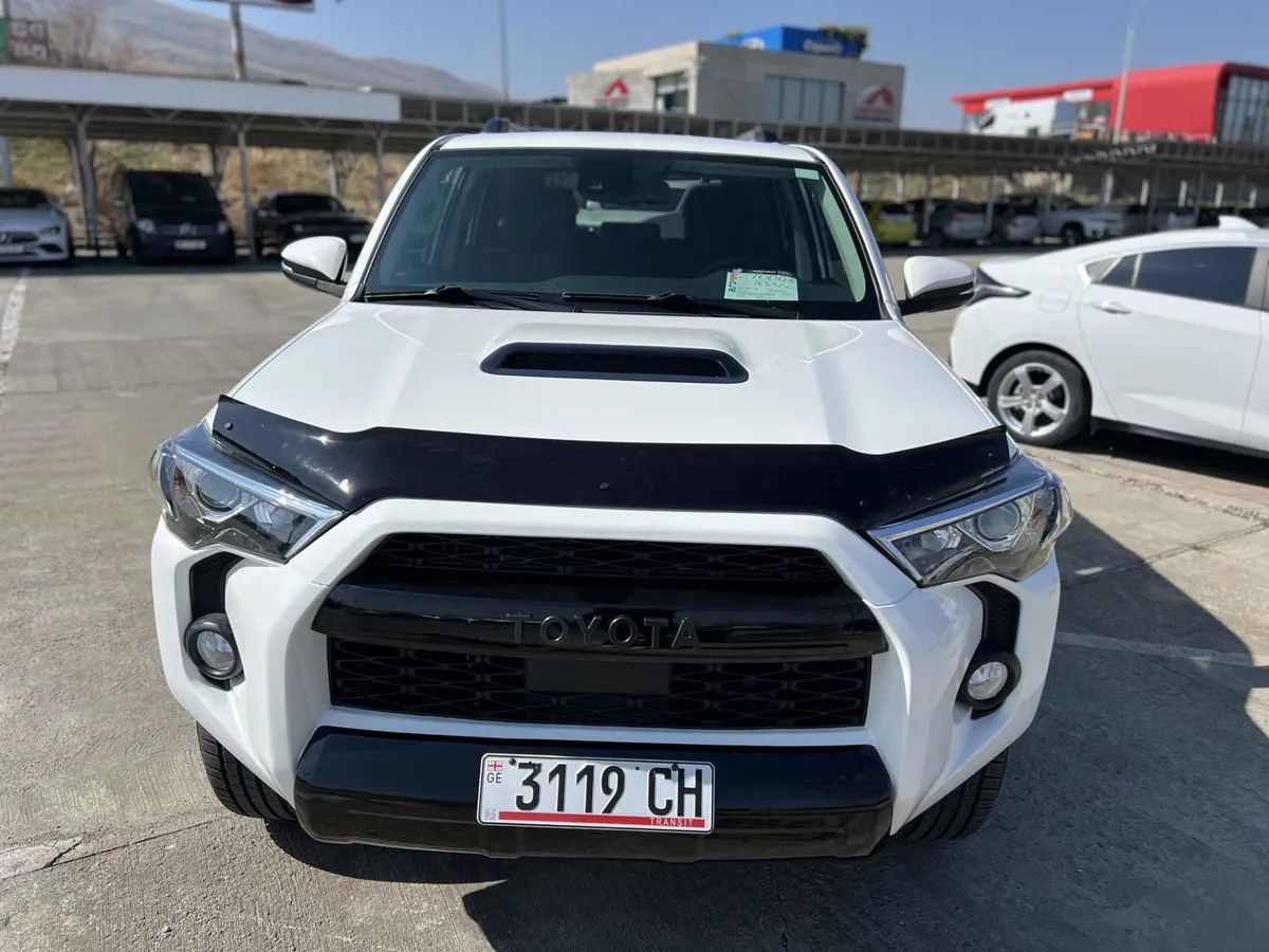 Toyota 4runner - фото 1