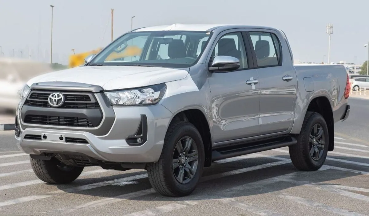 Toyota Hilux - фото 1