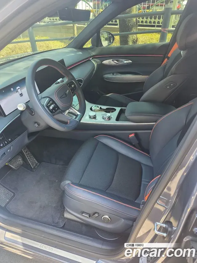 Genesis GV70 - фото 1