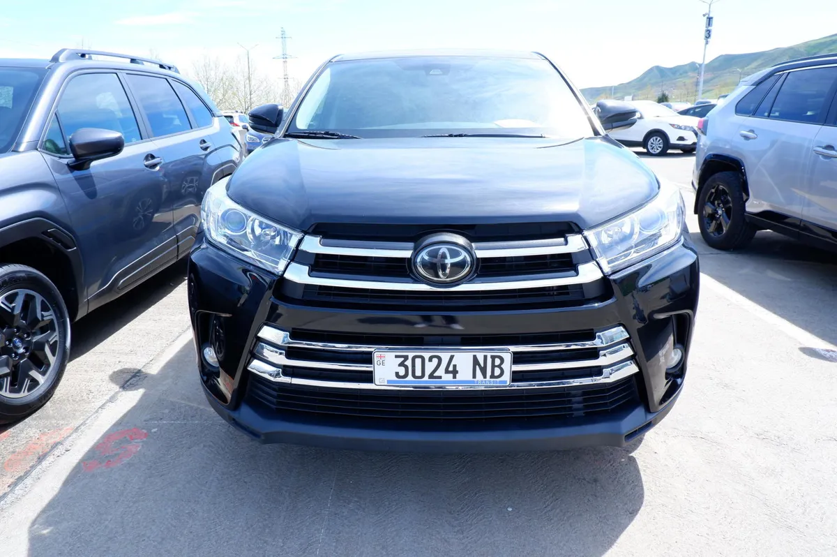 Toyota Highlander - фото 1