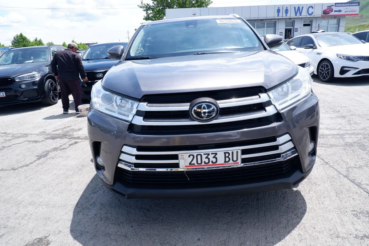 Toyota Highlander - фото 1