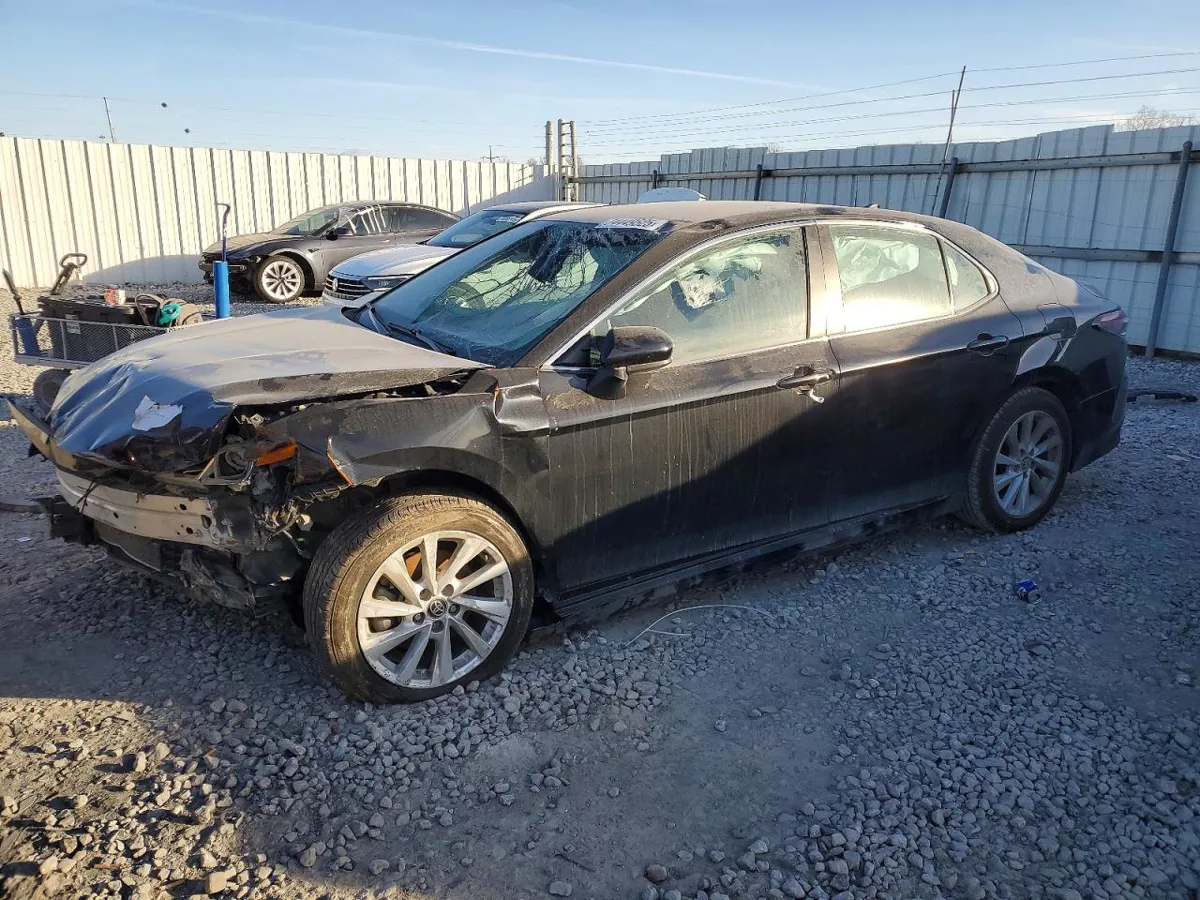 TOYOTA CAMRY - фото 1