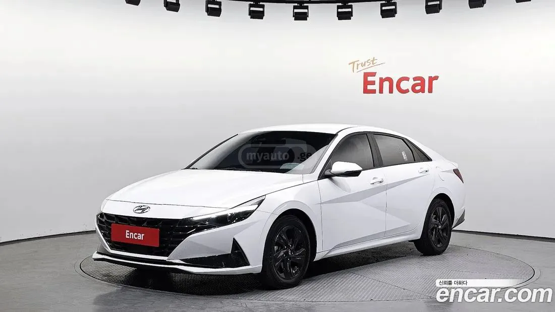 Hyundai Elantra - фото 1