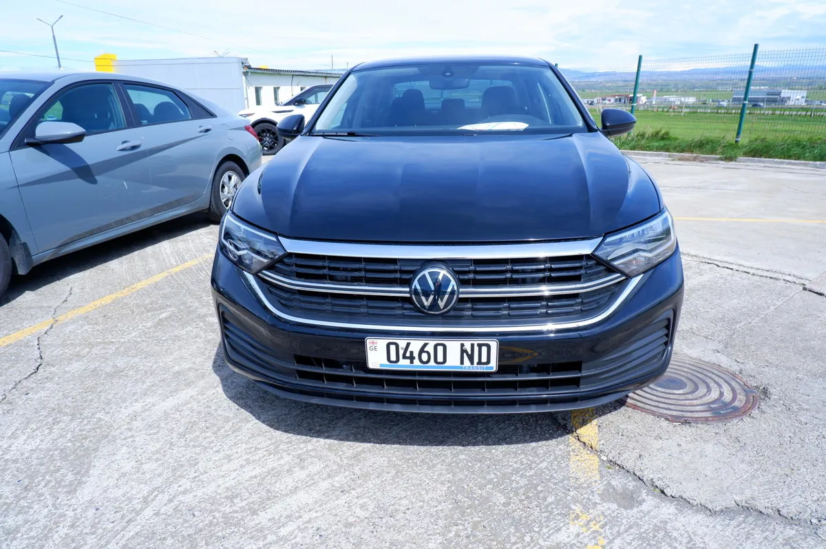 Volkswagen Jetta - фото 1