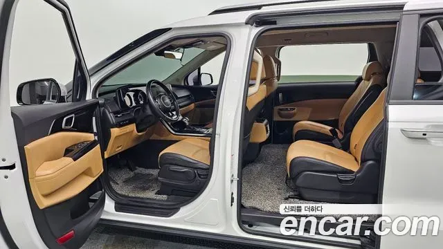 Kia Canival - фото 1