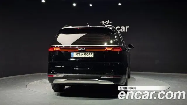 Kia Canival - фото 1