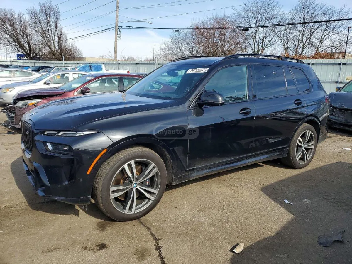 BMW X7 - фото 1