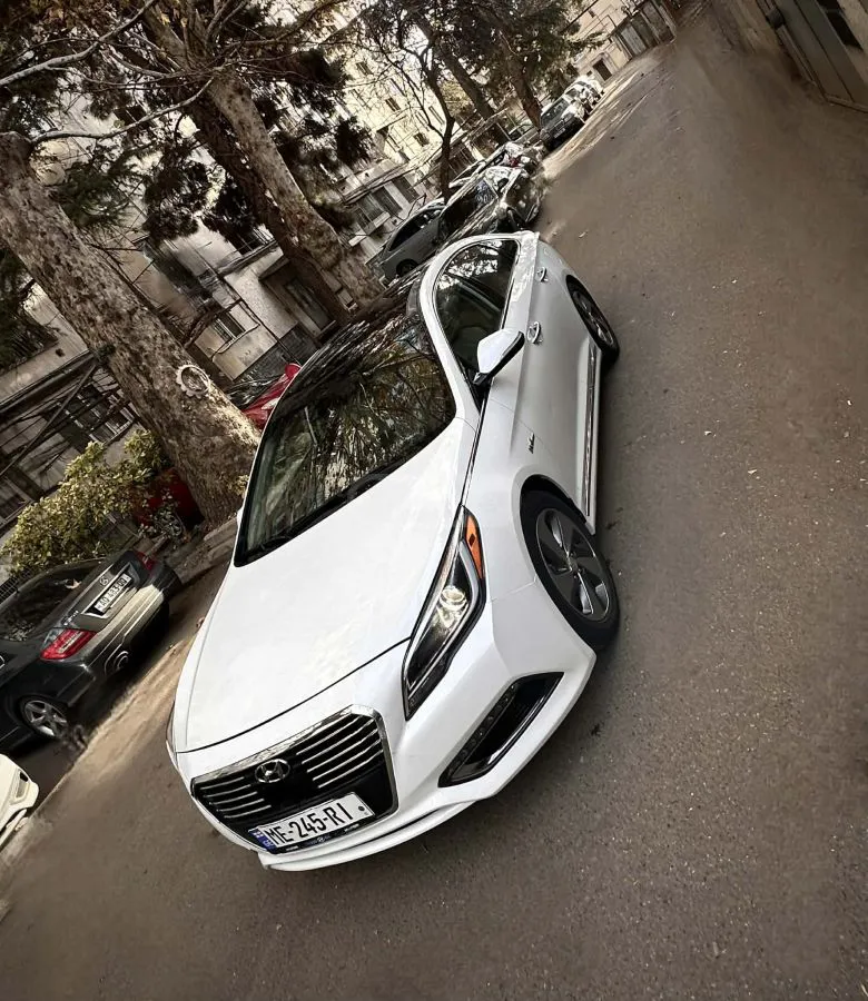 Hyundai Sonata - фото 1