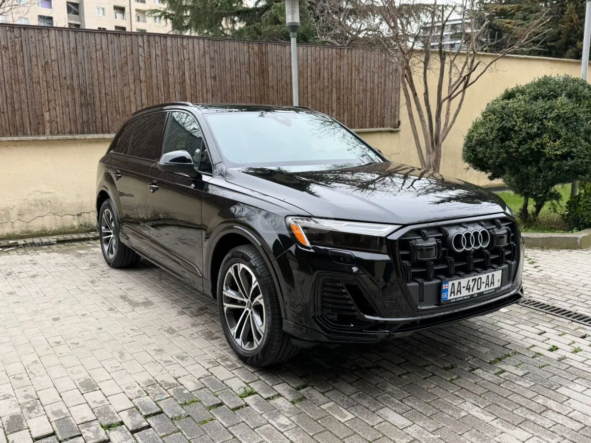 Audi Q7 - фото 1