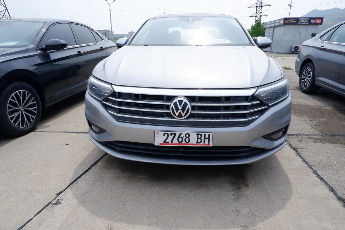 Volkswagen Jetta - фото 1