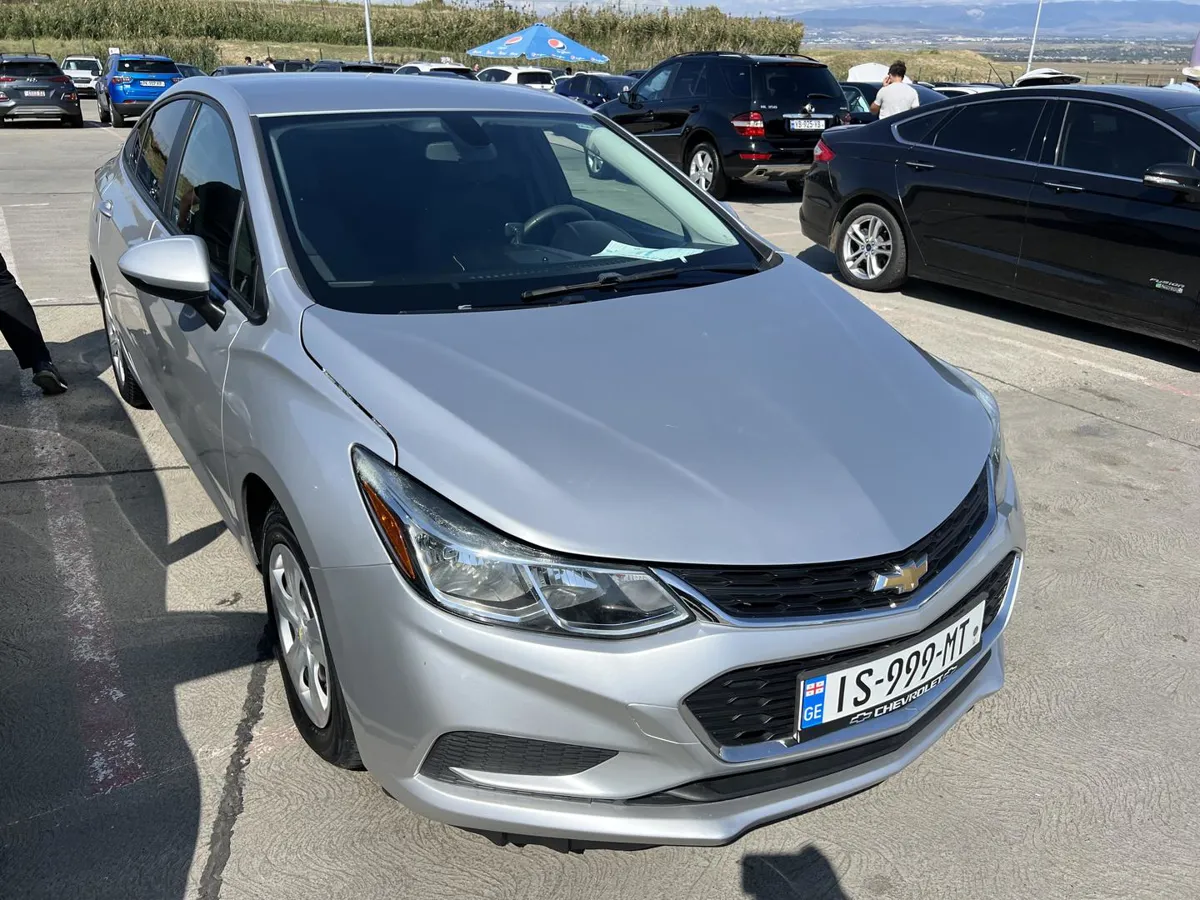 Chevrolet Cruze - фото 1