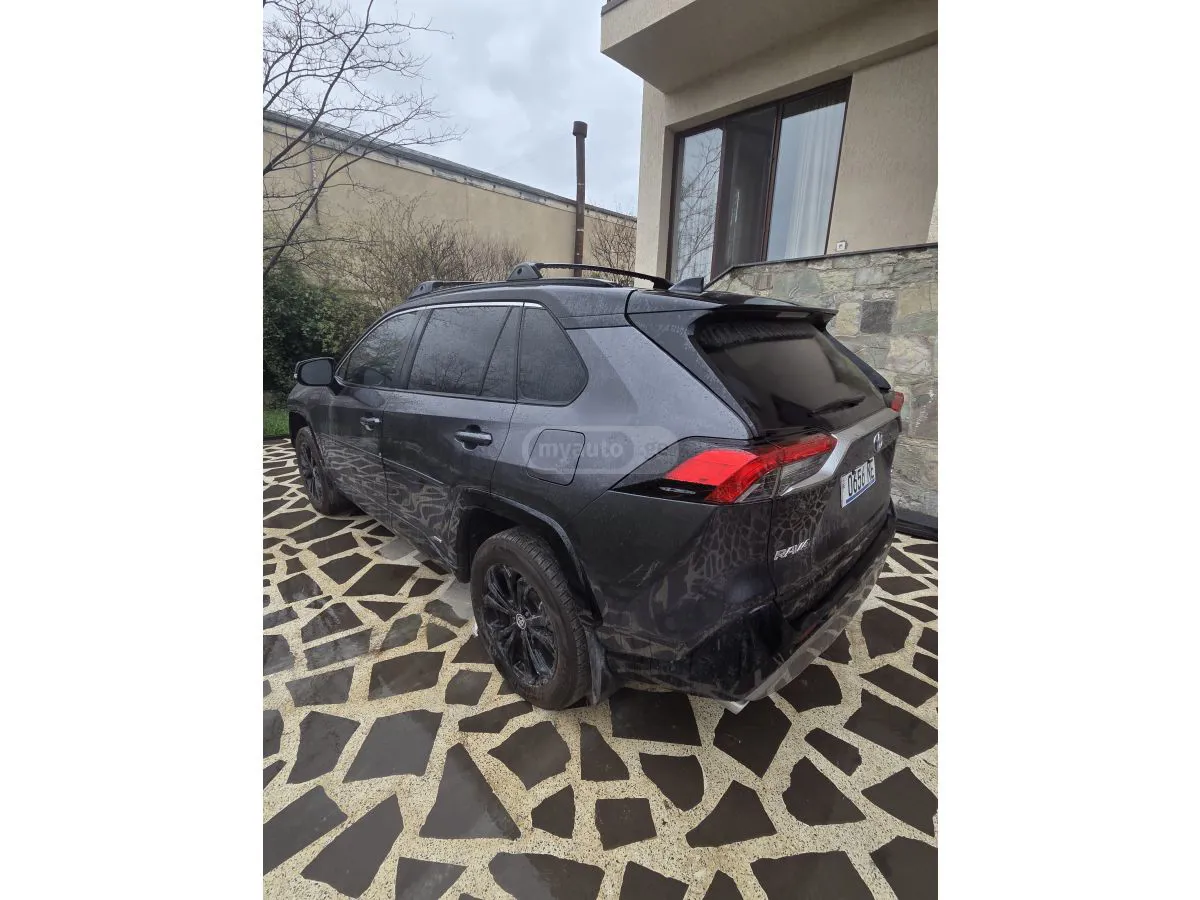 Toyota RAV 4 - фото 1