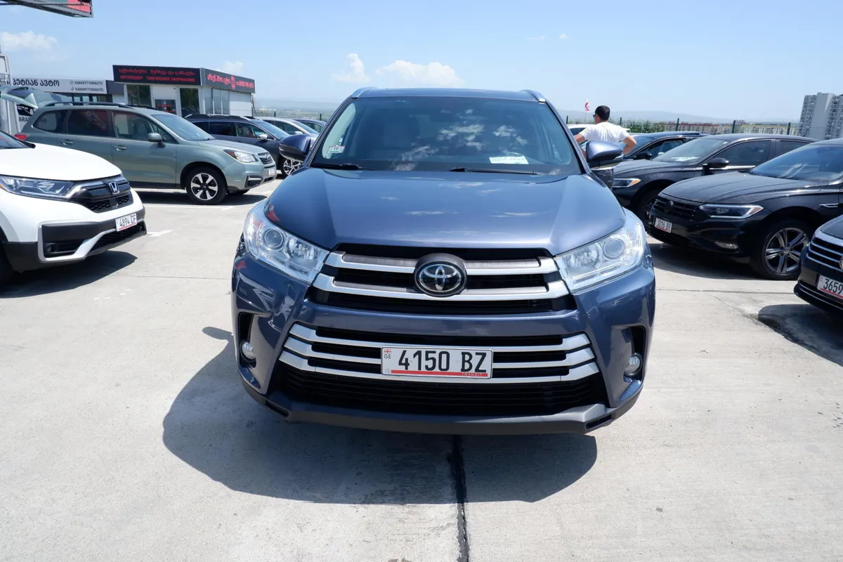 Toyota Highlander - фото 1