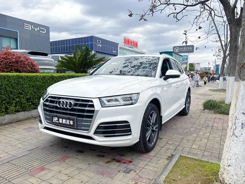 Audi Q5 - фото 1