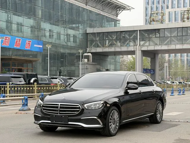 Mercedes-Benz E-Class - фото 1