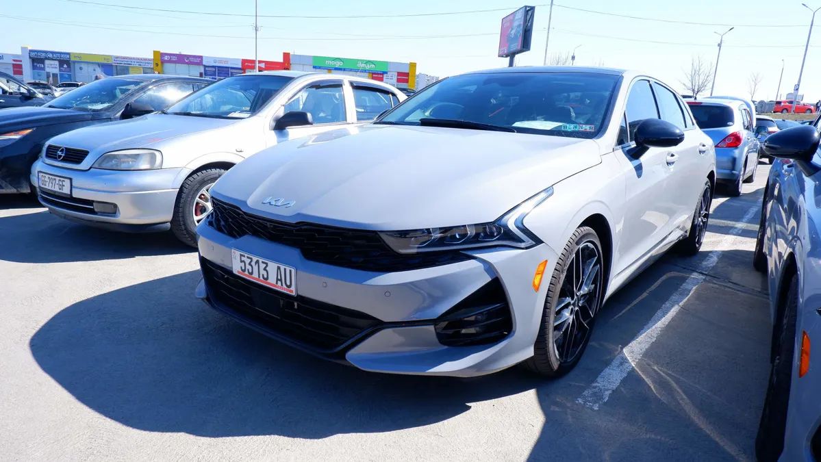 Kia K5 - фото 1