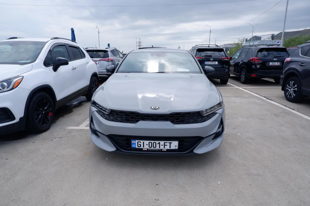 Kia K5 - фото 1