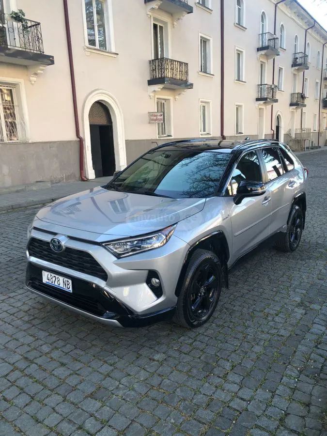 Toyota RAV 4 - фото 1